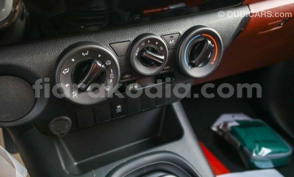 Hividy Toyota Hilux fotsy Car in Import - Dubai in Diana Hividy Toyota Hilux fotsy Car in Import - Dubai in Diana