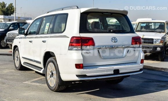 Hividy Toyota Land Cruiser fotsy Car in Import - Dubai in Diana Hividy Toyota Land Cruiser fotsy Car in Import - Dubai in Diana