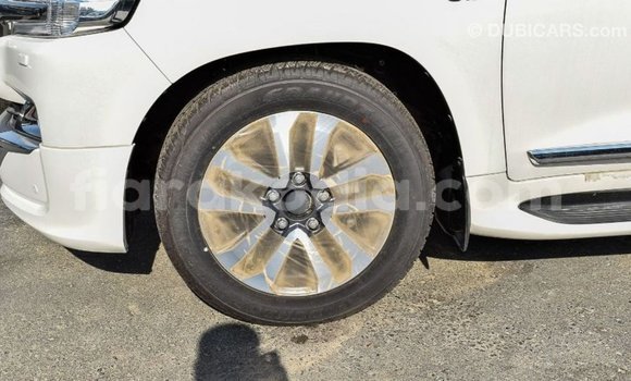 Hividy Toyota Land Cruiser fotsy Car in Import - Dubai in Diana Hividy Toyota Land Cruiser fotsy Car in Import - Dubai in Diana
