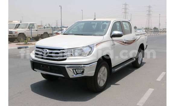 Hividy Toyota Hilux fotsy Car in Import - Dubai in Diana Hividy Toyota Hilux fotsy Car in Import - Dubai in Diana