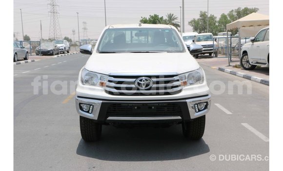 Hividy Toyota Hilux fotsy Car in Import - Dubai in Diana Hividy Toyota Hilux fotsy Car in Import - Dubai in Diana