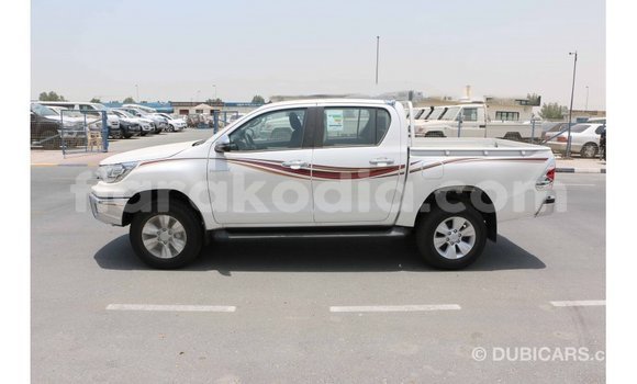 Hividy Toyota Hilux fotsy Car in Import - Dubai in Diana Hividy Toyota Hilux fotsy Car in Import - Dubai in Diana