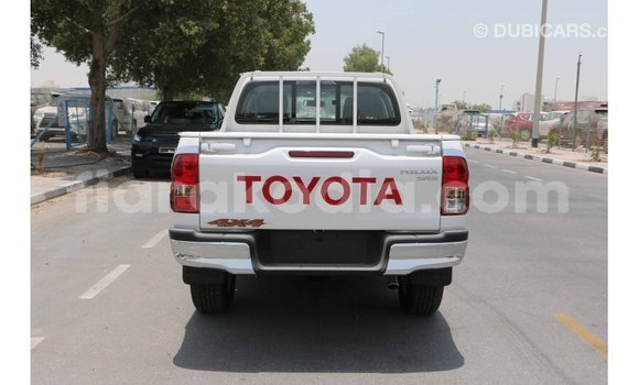 Hividy Toyota Hilux fotsy Car in Import - Dubai in Diana Hividy Toyota Hilux fotsy Car in Import - Dubai in Diana
