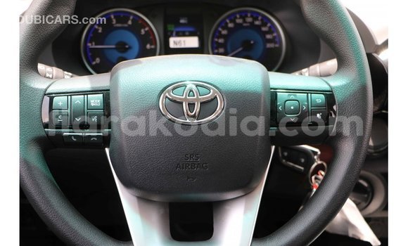 Hividy Toyota Hilux fotsy Car in Import - Dubai in Diana Hividy Toyota Hilux fotsy Car in Import - Dubai in Diana