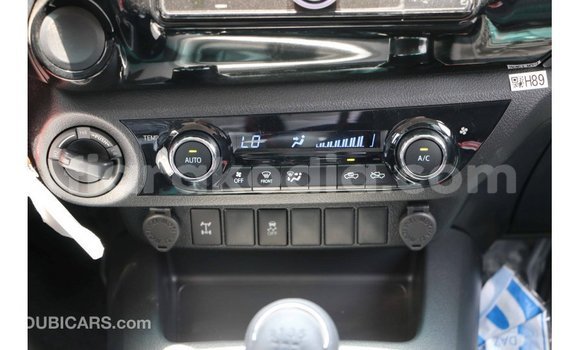 Hividy Toyota Hilux fotsy Car in Import - Dubai in Diana Hividy Toyota Hilux fotsy Car in Import - Dubai in Diana