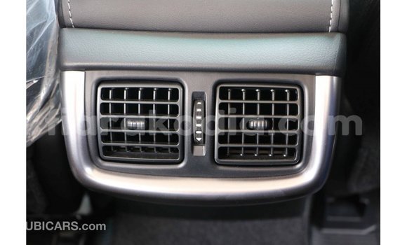 Hividy Toyota Hilux fotsy Car in Import - Dubai in Diana Hividy Toyota Hilux fotsy Car in Import - Dubai in Diana