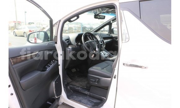 Hividy Toyota Alphard fotsy Car in Import - Dubai in Diana Hividy Toyota Alphard fotsy Car in Import - Dubai in Diana
