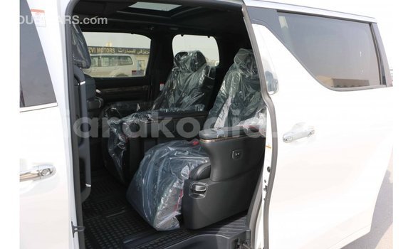 Hividy Toyota Alphard fotsy Car in Import - Dubai in Diana Hividy Toyota Alphard fotsy Car in Import - Dubai in Diana
