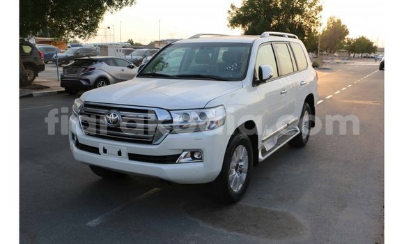 Hividy Toyota Land Cruiser fotsy Car in Import - Dubai in Diana Hividy Toyota Land Cruiser fotsy Car in Import - Dubai in Diana