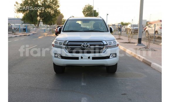 Hividy Toyota Land Cruiser fotsy Car in Import - Dubai in Diana Hividy Toyota Land Cruiser fotsy Car in Import - Dubai in Diana