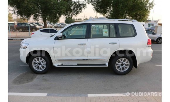 Hividy Toyota Land Cruiser fotsy Car in Import - Dubai in Diana Hividy Toyota Land Cruiser fotsy Car in Import - Dubai in Diana