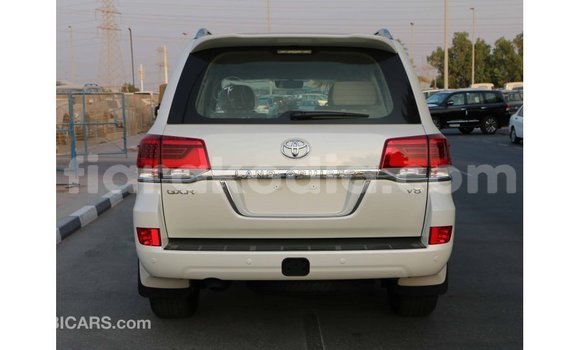Hividy Toyota Land Cruiser fotsy Car in Import - Dubai in Diana Hividy Toyota Land Cruiser fotsy Car in Import - Dubai in Diana