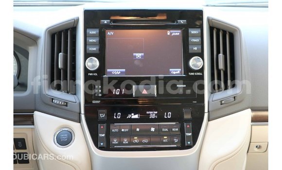 Hividy Toyota Land Cruiser fotsy Car in Import - Dubai in Diana Hividy Toyota Land Cruiser fotsy Car in Import - Dubai in Diana