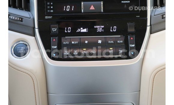 Hividy Toyota Land Cruiser fotsy Car in Import - Dubai in Diana Hividy Toyota Land Cruiser fotsy Car in Import - Dubai in Diana