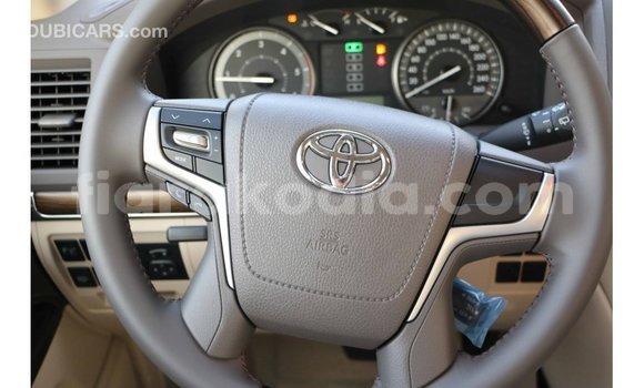 Hividy Toyota Land Cruiser fotsy Car in Import - Dubai in Diana Hividy Toyota Land Cruiser fotsy Car in Import - Dubai in Diana