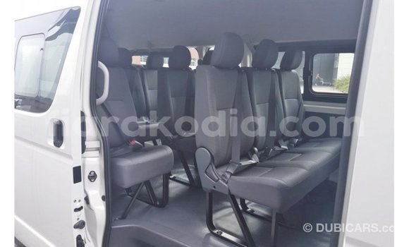 Acheter Import Voiture Toyota Hiace Blanc à Import - Dubai, Diana Acheter Import Voiture Toyota Hiace Blanc à Import - Dubai, Diana