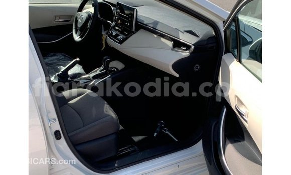 Acheter Import Voiture Toyota Corolla Blanc à Import - Dubai, Diana Acheter Import Voiture Toyota Corolla Blanc à Import - Dubai, Diana