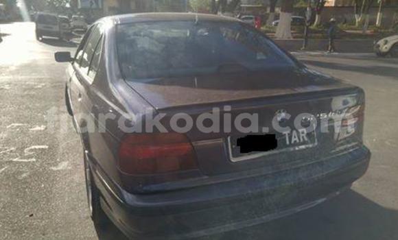 Acheter Occasion Voiture BMW 5-Series Gris à Antananarivo au Analamanga Acheter Occasion Voiture BMW 5-Series Gris à Antananarivo au Analamanga