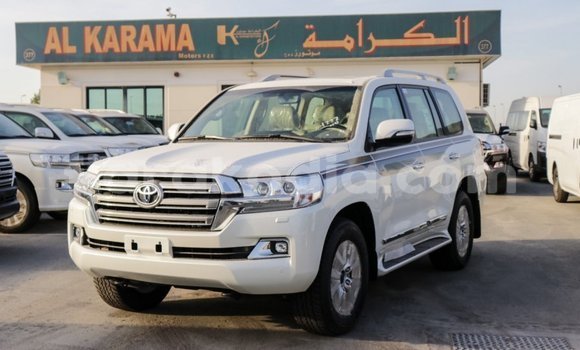 Hividy Toyota Land Cruiser fotsy Car in Import - Dubai in Diana Hividy Toyota Land Cruiser fotsy Car in Import - Dubai in Diana