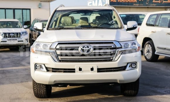 Hividy Toyota Land Cruiser fotsy Car in Import - Dubai in Diana Hividy Toyota Land Cruiser fotsy Car in Import - Dubai in Diana