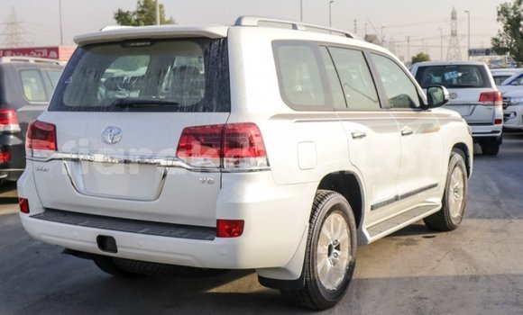 Hividy Toyota Land Cruiser fotsy Car in Import - Dubai in Diana Hividy Toyota Land Cruiser fotsy Car in Import - Dubai in Diana