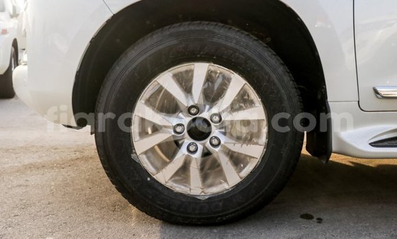 Hividy Toyota Land Cruiser fotsy Car in Import - Dubai in Diana Hividy Toyota Land Cruiser fotsy Car in Import - Dubai in Diana