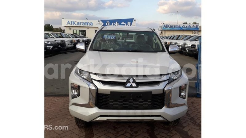 Big with watermark mitsubishi l200 diana import dubai 4985