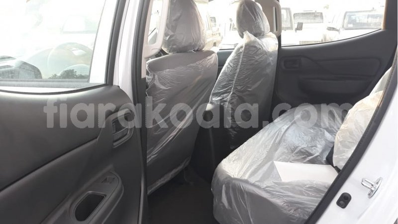 Big with watermark mitsubishi l200 diana import dubai 4985