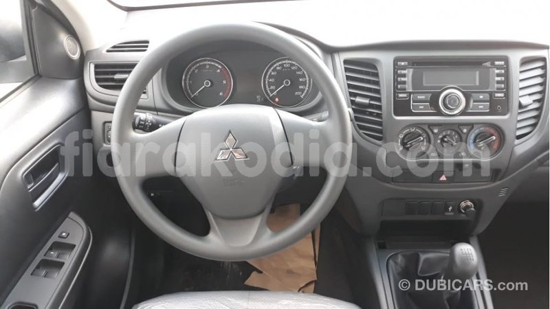 Big with watermark mitsubishi l200 diana import dubai 4985