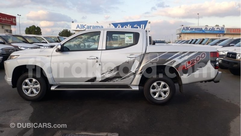 Big with watermark mitsubishi l200 diana import dubai 4985