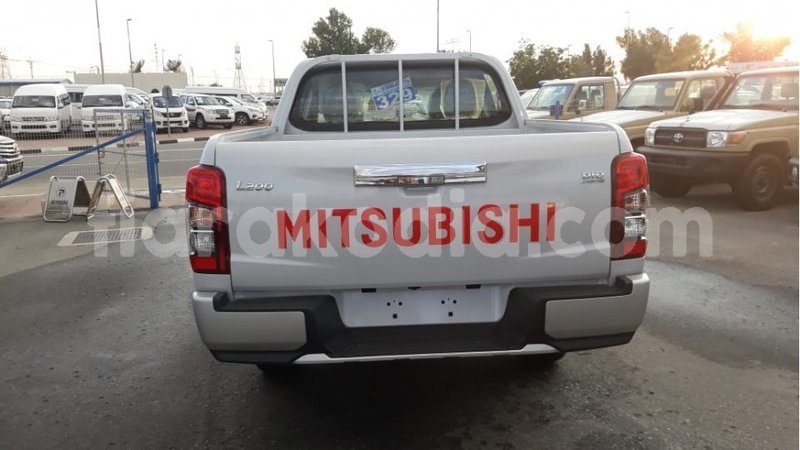 Big with watermark mitsubishi l200 diana import dubai 4985