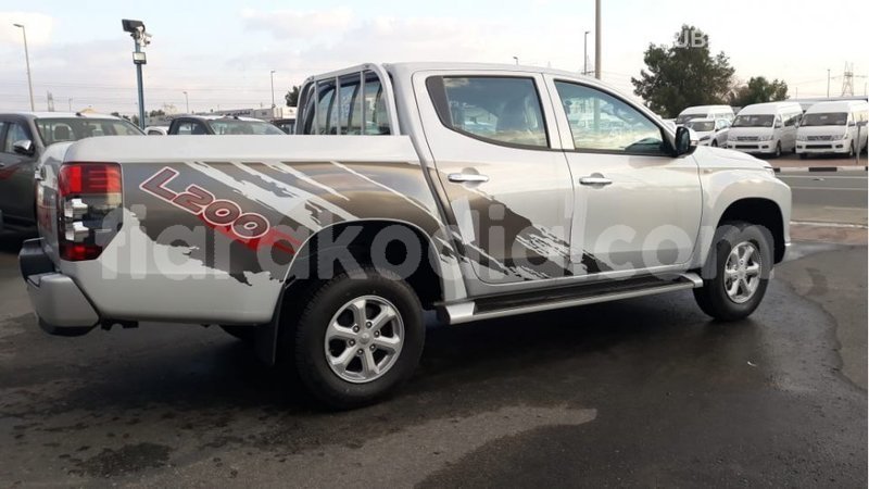 Big with watermark mitsubishi l200 diana import dubai 4985