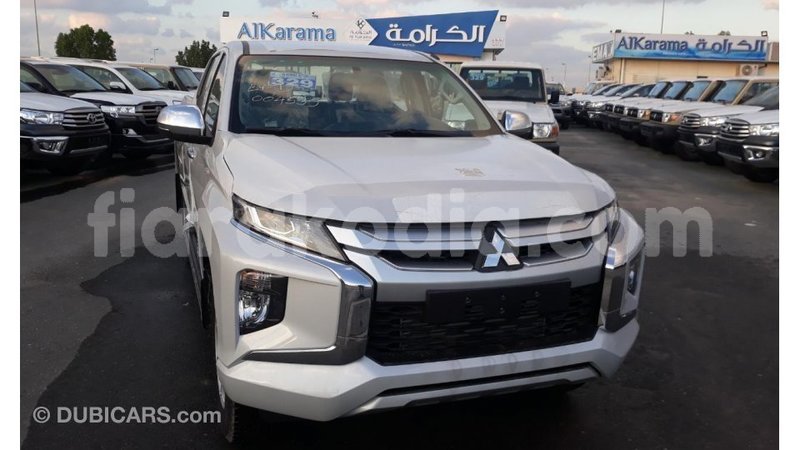 Big with watermark mitsubishi l200 diana import dubai 4985