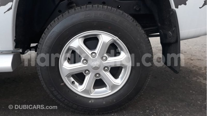 Big with watermark mitsubishi l200 diana import dubai 4985