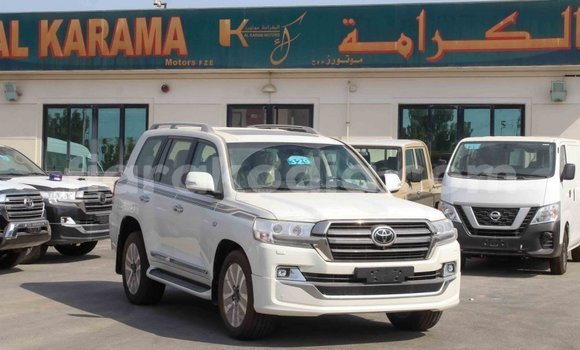 Hividy Toyota Land Cruiser fotsy Car in Import - Dubai in Diana Hividy Toyota Land Cruiser fotsy Car in Import - Dubai in Diana