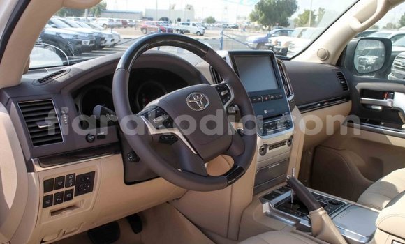 Hividy Toyota Land Cruiser fotsy Car in Import - Dubai in Diana Hividy Toyota Land Cruiser fotsy Car in Import - Dubai in Diana