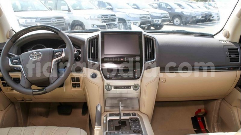 Big with watermark toyota land cruiser diana import dubai 4987