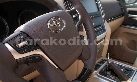 Hividy Toyota Land Cruiser fotsy Car in Import - Dubai in Diana Hividy Toyota Land Cruiser fotsy Car in Import - Dubai in Diana
