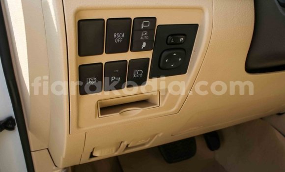 Hividy Toyota Land Cruiser fotsy Car in Import - Dubai in Diana Hividy Toyota Land Cruiser fotsy Car in Import - Dubai in Diana