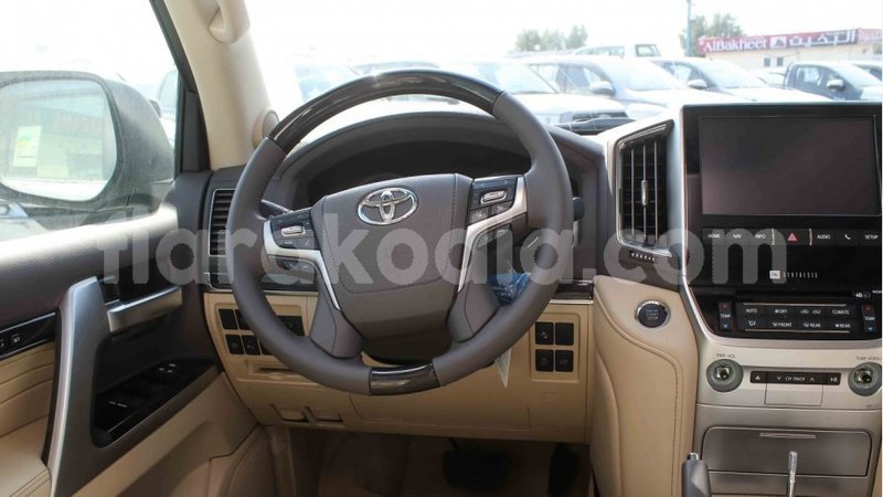 Big with watermark toyota land cruiser diana import dubai 4987