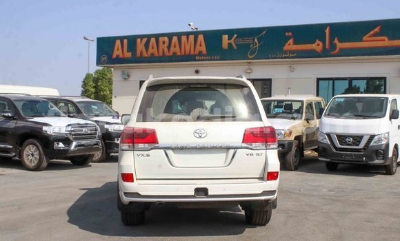 Hividy Toyota Land Cruiser fotsy Car in Import - Dubai in Diana Hividy Toyota Land Cruiser fotsy Car in Import - Dubai in Diana