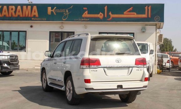 Hividy Toyota Land Cruiser fotsy Car in Import - Dubai in Diana Hividy Toyota Land Cruiser fotsy Car in Import - Dubai in Diana