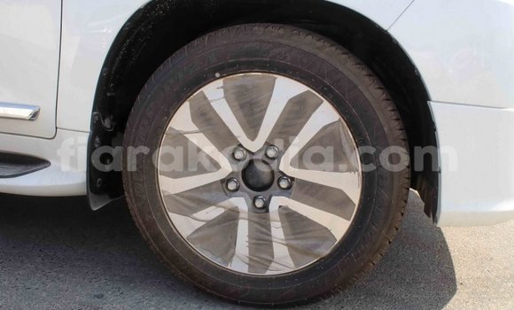 Hividy Toyota Land Cruiser fotsy Car in Import - Dubai in Diana Hividy Toyota Land Cruiser fotsy Car in Import - Dubai in Diana