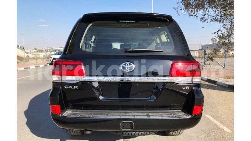 Big with watermark toyota land cruiser diana import dubai 4992