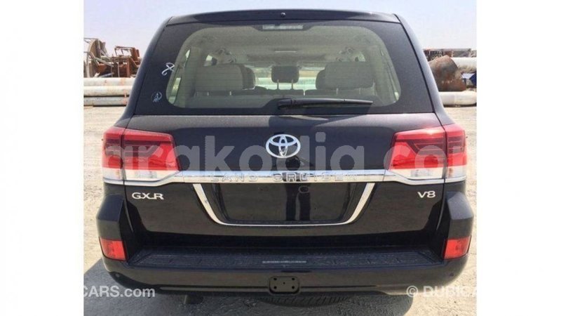 Big with watermark toyota land cruiser diana import dubai 4995