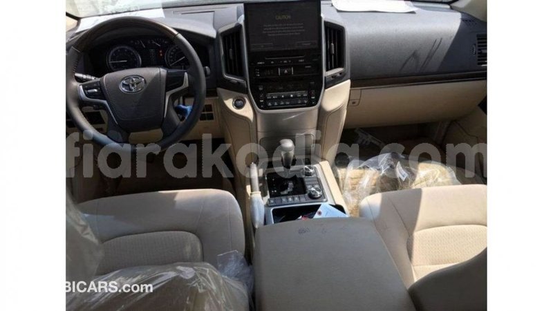 Big with watermark toyota land cruiser diana import dubai 4995