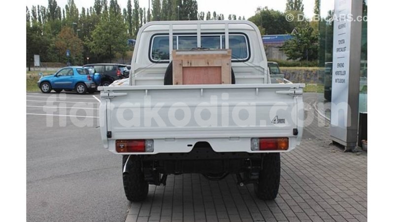 Big with watermark toyota land cruiser diana import dubai 4997