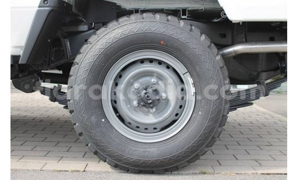 Acheter Import Voiture Toyota Land Cruiser Blanc à Import - Dubai, Diana Acheter Import Voiture Toyota Land Cruiser Blanc à Import - Dubai, Diana