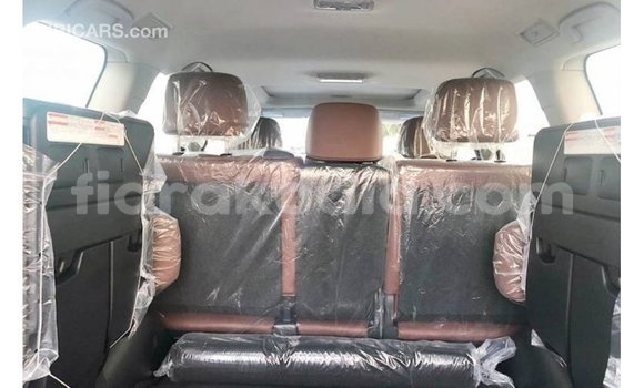 Acheter Import Voiture Toyota Land Cruiser Noir à Import - Dubai, Diana Acheter Import Voiture Toyota Land Cruiser Noir à Import - Dubai, Diana