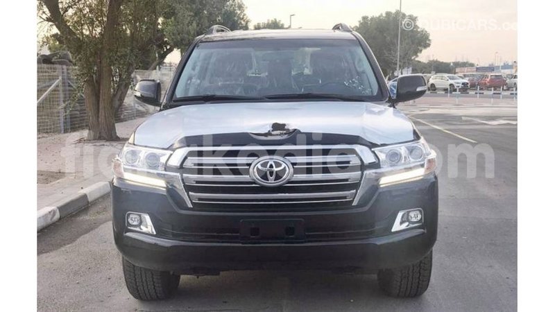 Big with watermark toyota land cruiser diana import dubai 5007